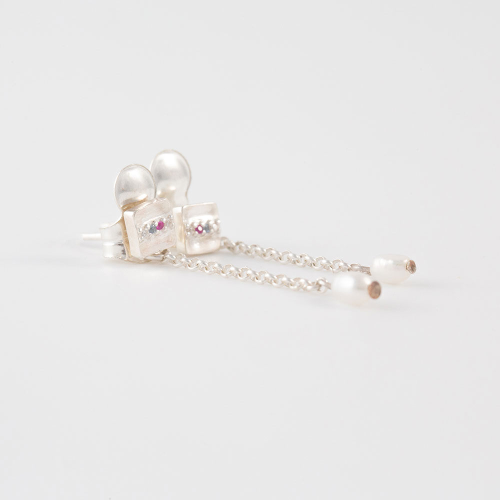 THE SUNNY PEARLS EARRINGS SILVER