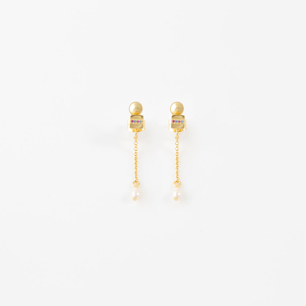 THE-SUNNY-PEARLS-EARRINGS-GOLD-2